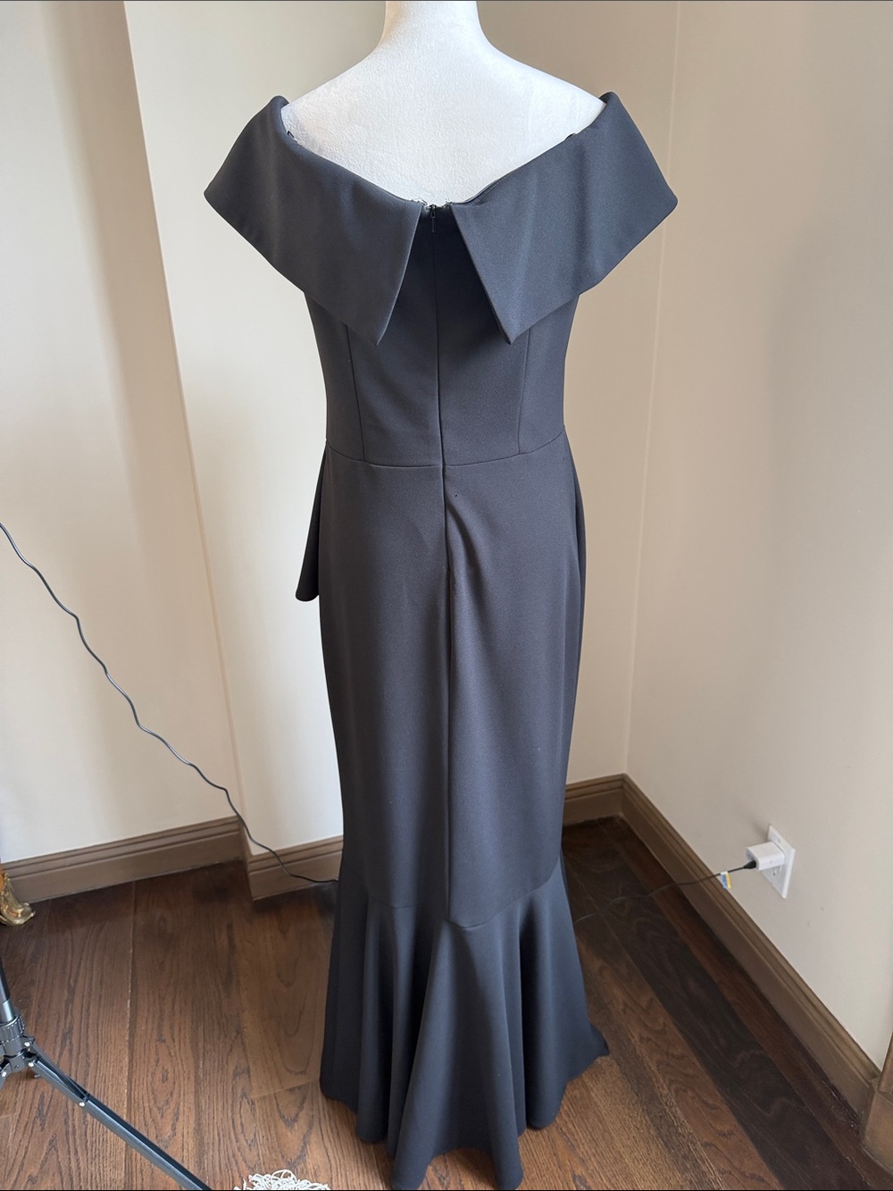 BETSY ADAM Off Shoulder Black Cascading Ruffled Mermaid Gown Size 12 - Picture 9 of 14